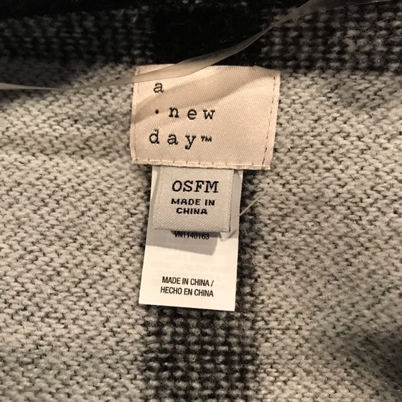 A New Day Poncho - Picture 3 of 4